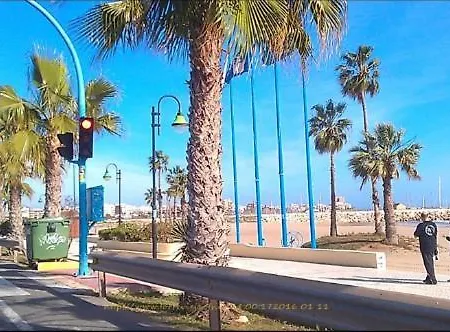 Playa Naufragos Y Piscina Comunitaria דירה