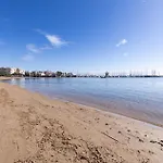 Playa Naufragos Y Piscina Comunitaria * Torrevieja