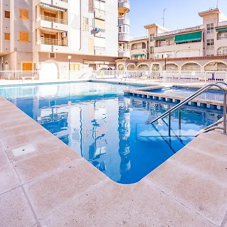 Playa Naufragos Y Piscina Comunitaria * تورّيفيِخا